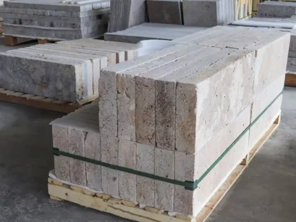 Beige Travertine-Kerbstone