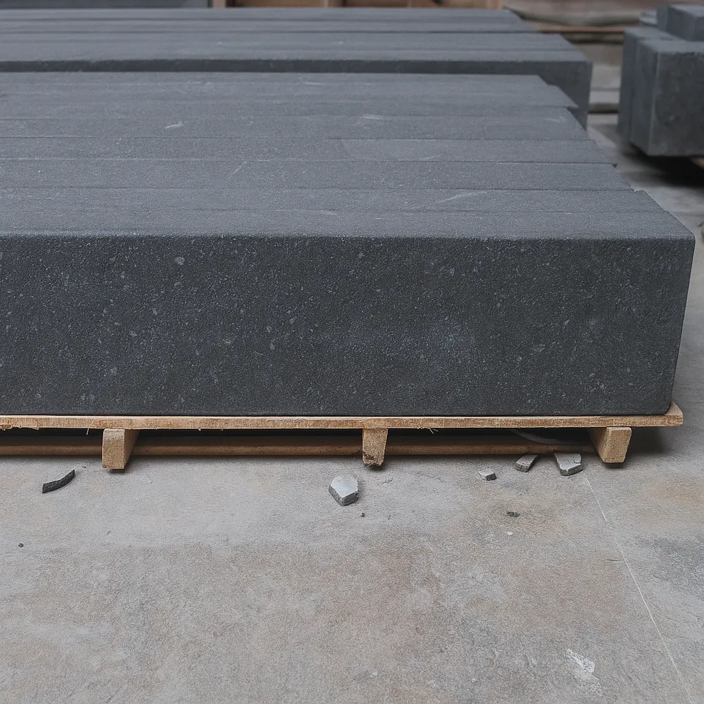 curb - black granite (1) 01-Black Granite Kerbstone