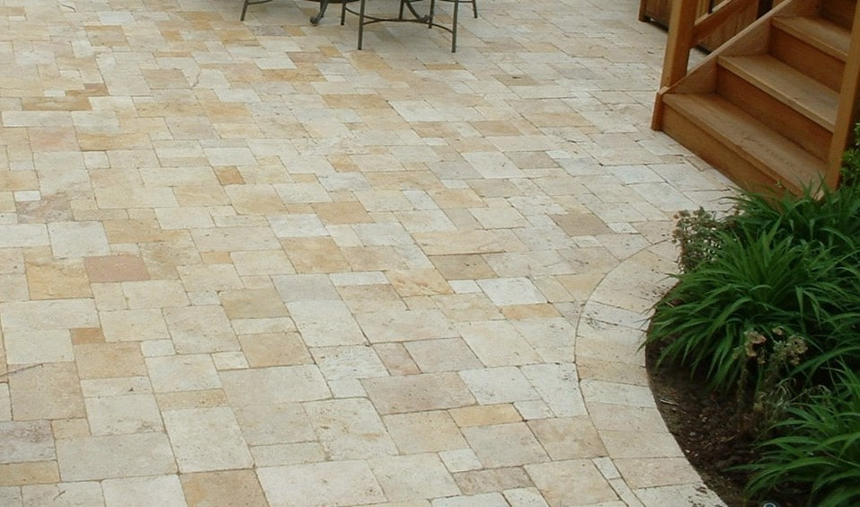 Choosing the right stone راهنمای انتخاب سنگ سنگ برای نما سنگ برای کفپوش سنگ‌های مقاوم